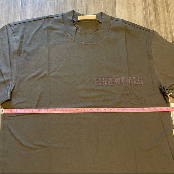 Fear of God- Essentials Tshirt - Picture 5 of 6